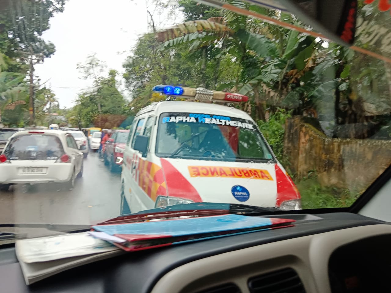കല്ലിശ്ശേരി - കുത്തിയതോട് റോഡിൽ ഗതാഗതക്കുരുക്ക് പരമ്പരയാകുന്നു
